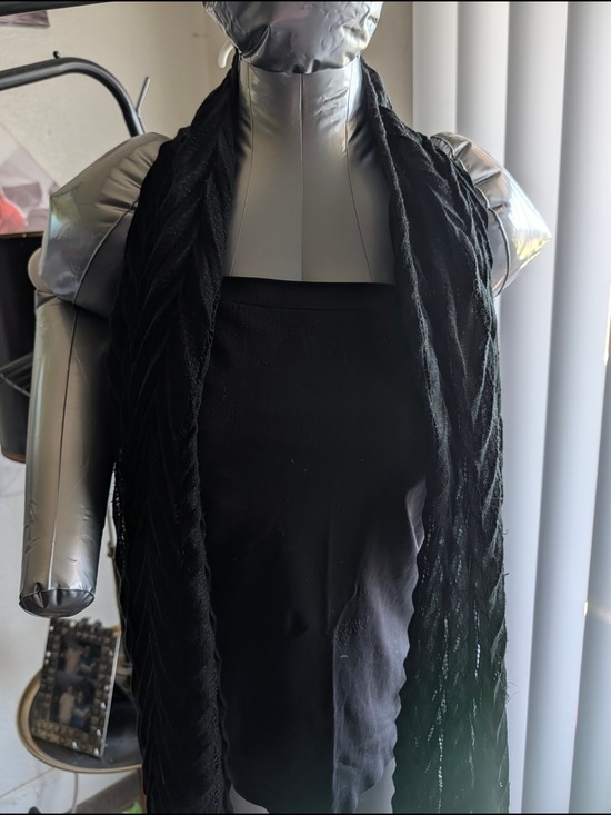 Accessories - ❤️7 for $35 : Black Chevron Pleated Scarf
